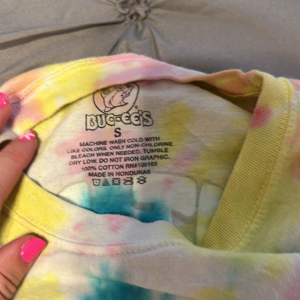 Buc-ees Easter tshirt - Picture 3 of 4